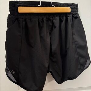 Lululemon HR hotty hot 4” Shorts